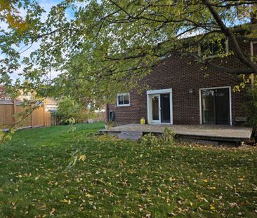 For Lease - 16 Portland Crescent, Newmarket, Ontario - Photo 3