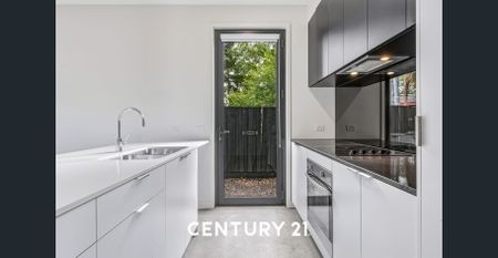 A Rare Dual-Living Luxury Residence - Photo 5