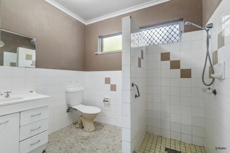 TWO BEDROOM GROUND LEVEL UNIT - WALK TO EVERYTHING! - Photo 4