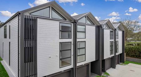 4 Bedroom 3.5 bathrooms in Epsom - Photo 4