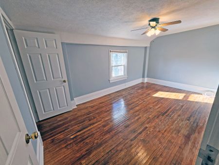 For Lease - 205 Main Street, Grimsby, Ontario - Photo 2