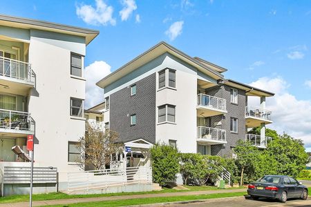 First-Floor Contemporary 3-Bedroom Unit with Lagoon Views - Photo 4