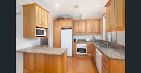 Serenity, warmth, and classic charm - Photo 5