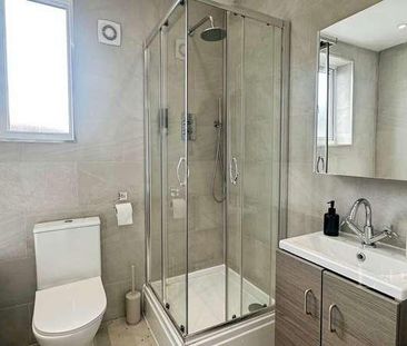 Ensuite-room, Tudor Road, Luton, Bedfordshire, LU3 - Photo 3