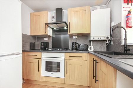 1 bedroom semi-detached house to rent - Photo 2