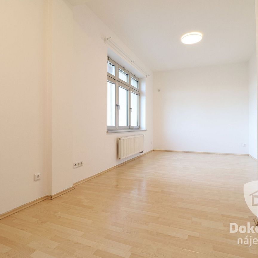 Pronájem bytu 1+kk 34 m² - Fotografie 1
