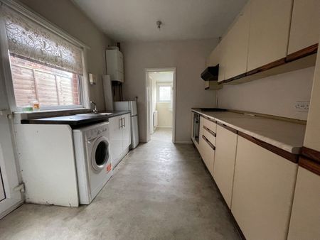 3 Bed Terraced House, Mortimer Road, SO19 - Photo 2