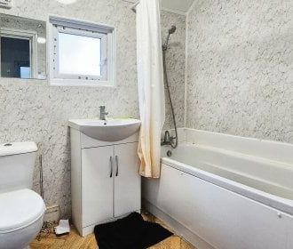 Butt Road, Colchester - Photo 2