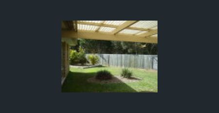 A distinctive, attractive older-style home - in Helensvale. - Photo 4
