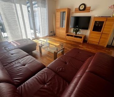 Exklusives Wohnen am Tillypark: Hochwertig möbliertes Haus - Photo 1