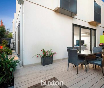 Large Rear Courtyard with Style and Space - Photo 5