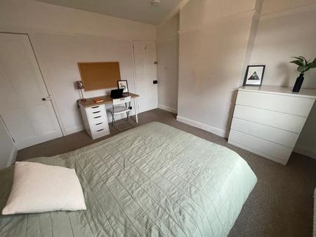 4 bedroom terraced house to rent - Photo 4
