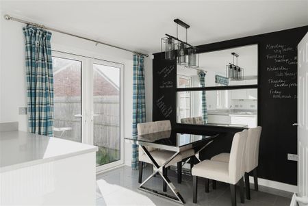 3 bedroom detached house to rent - Photo 3