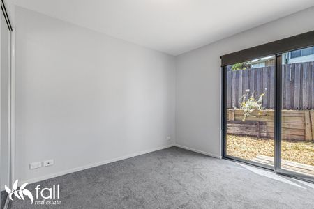 Modern Townhouse with Water Views - Prime Location - Photo 4