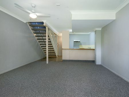 Spacious 2-storey 3 Bedroom Apartment in convenient location - Photo 2