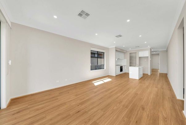 Modern, Spacious Three Bedroom Home! - Photo 1