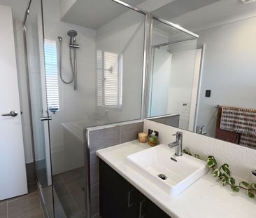 Light, Modern & Perfectly Located - Photo 3