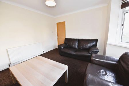 3 bedroom House in Burley Road, Leeds - Photo 4