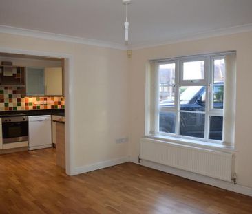 3 bedroom detached house to rent - Photo 2