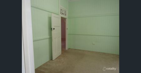 PRIVATE HOME IN CONVENIENT LOCATION - Photo 2