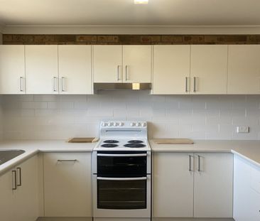 WEST TAMWORTH - Private Two Storey Unit in a Very Well Maintained Complex - Photo 1