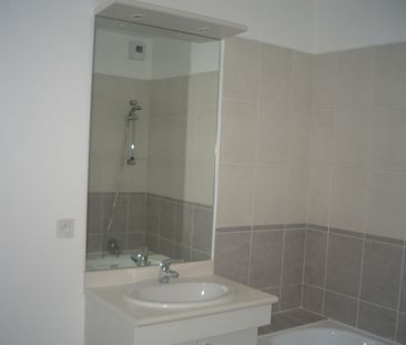 Location Appartement 3 pièces 67m² MARSEILLE 10ème - Photo 6