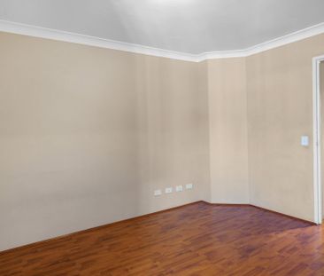 LOVELY TWO-BEDROOM APARTMENT JUST MINUTES FROM DARLING HARBOUR - Photo 3