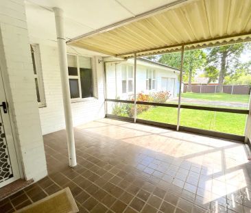 “Walk to Castle Hill Metro, Castle Tower & Popular Schools” - Photo 4