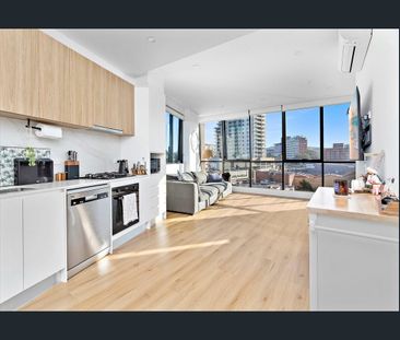 STYLISH ONE BEDROOM CITY APARTMENT - Photo 2