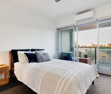 Modern Furnished Apartment in Prime Location – Lifestyle and Conven... - Photo 2