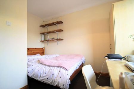 6 bedroom semi-detached house to rent - Photo 3