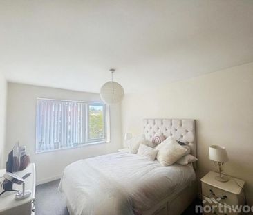 2 bedroom flat to rent - Photo 2
