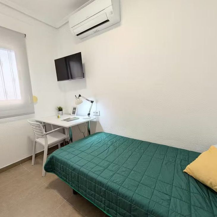 Carrer de Joaquín Costa, Burjassot, Valencian Community 46100 - Foto 1