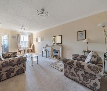 Chelmer Lodge, Chelmsford, Essex - Photo 3