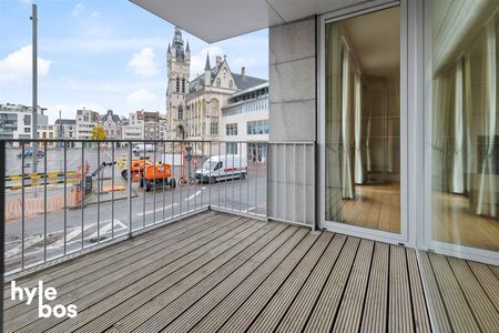 Riant appartement met zicht op Grote Markt te Sint-Niklaas - Foto 3