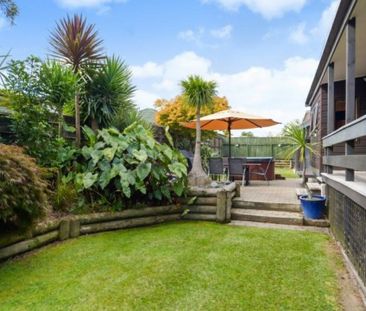 Featuring three large bedrooms, master with it's own WIR and En-suite. - Photo 3