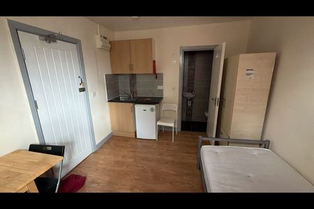 Studio Flat, Benares Road, SE18 - Photo 4
