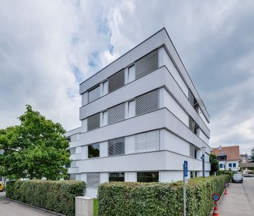 Moderne Wohnung nähe Gemeindezentrum in Reinach - Photo 1