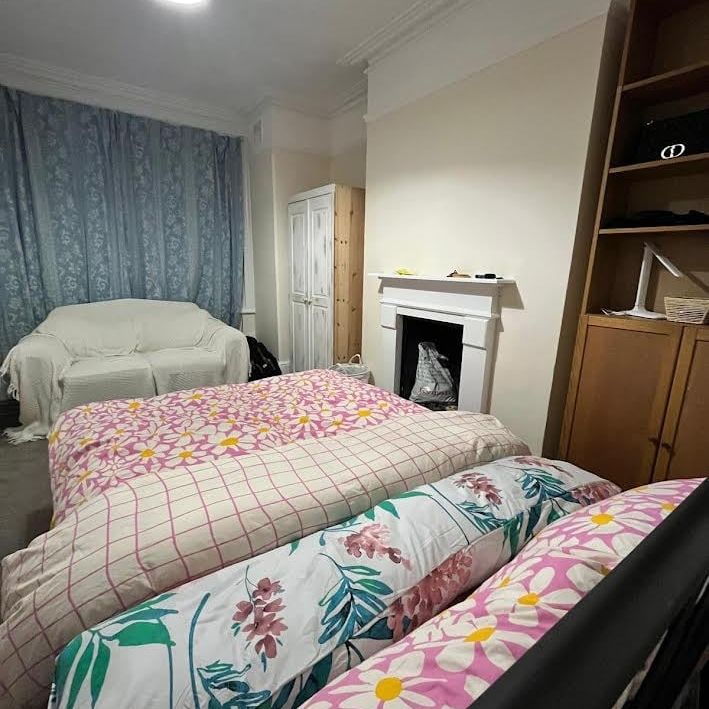 Room in a Shared Flat, Southfields, SW18 - Photo 1