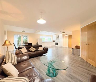 4 bedroom bungalow to rent - Photo 1