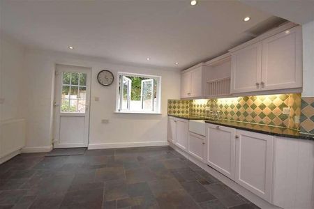 School Lane, Parkgate, CH64 - Photo 2
