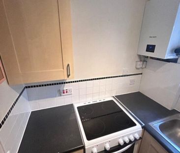 1 bedroom semi-detached house to rent - Photo 4