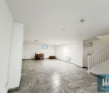 Cross Church Street, Town Centre, Huddersfield, HD1 - Photo 2