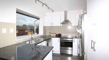 Perfect Family Home - Photo 2