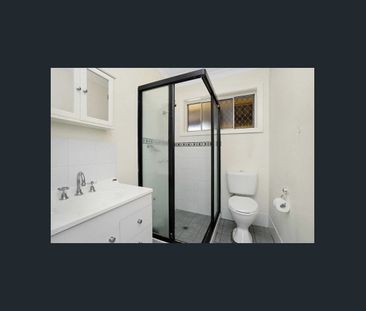 Contemporary finishes and air-conditioned lounge room. Pets conside... - Photo 5