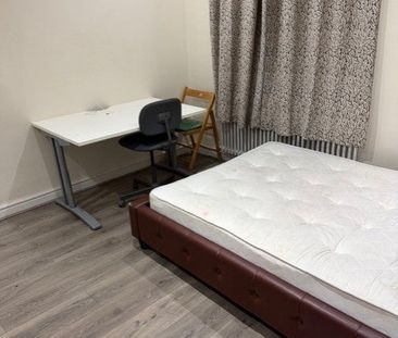 Room in a Shared House, Bedford Road, IG1 - Photo 2