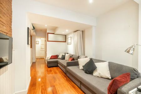 Carrer de Ravella, Barcelona, Catalonia 08021 - Photo 2