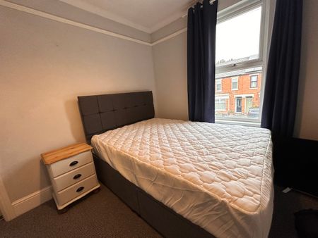 4 or 5 bedroom house - Photo 4