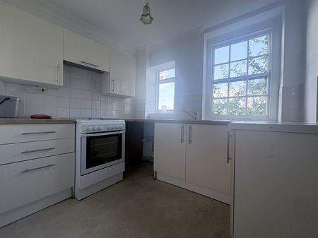 F1 Hawkings House - Photo 4