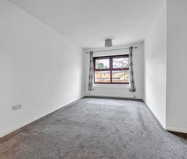 Flaxfield Road, Basingstoke, Hants - Photo 1